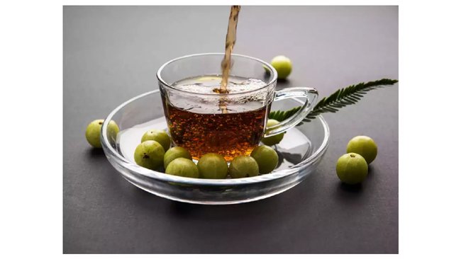 Does homemade amla tea have more antioxidants than green tea?